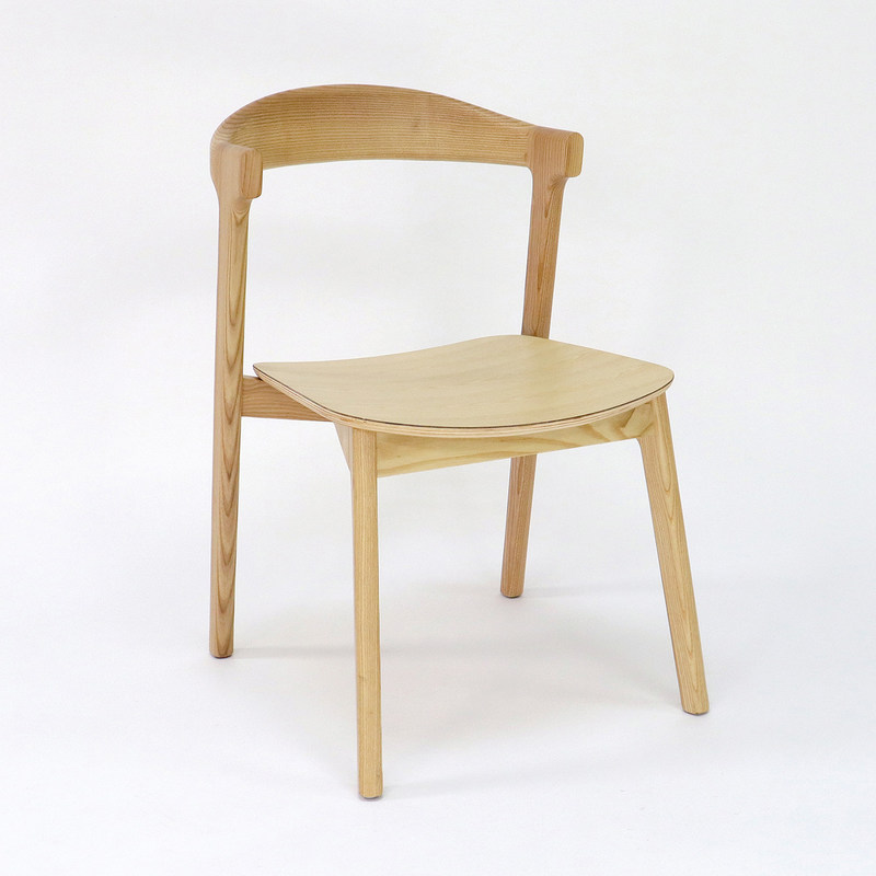 Aggiornate il vostro ristorante o hotel con una sedia da pranzo in legno massello in materiale di telaio in legno di cenere/gomma